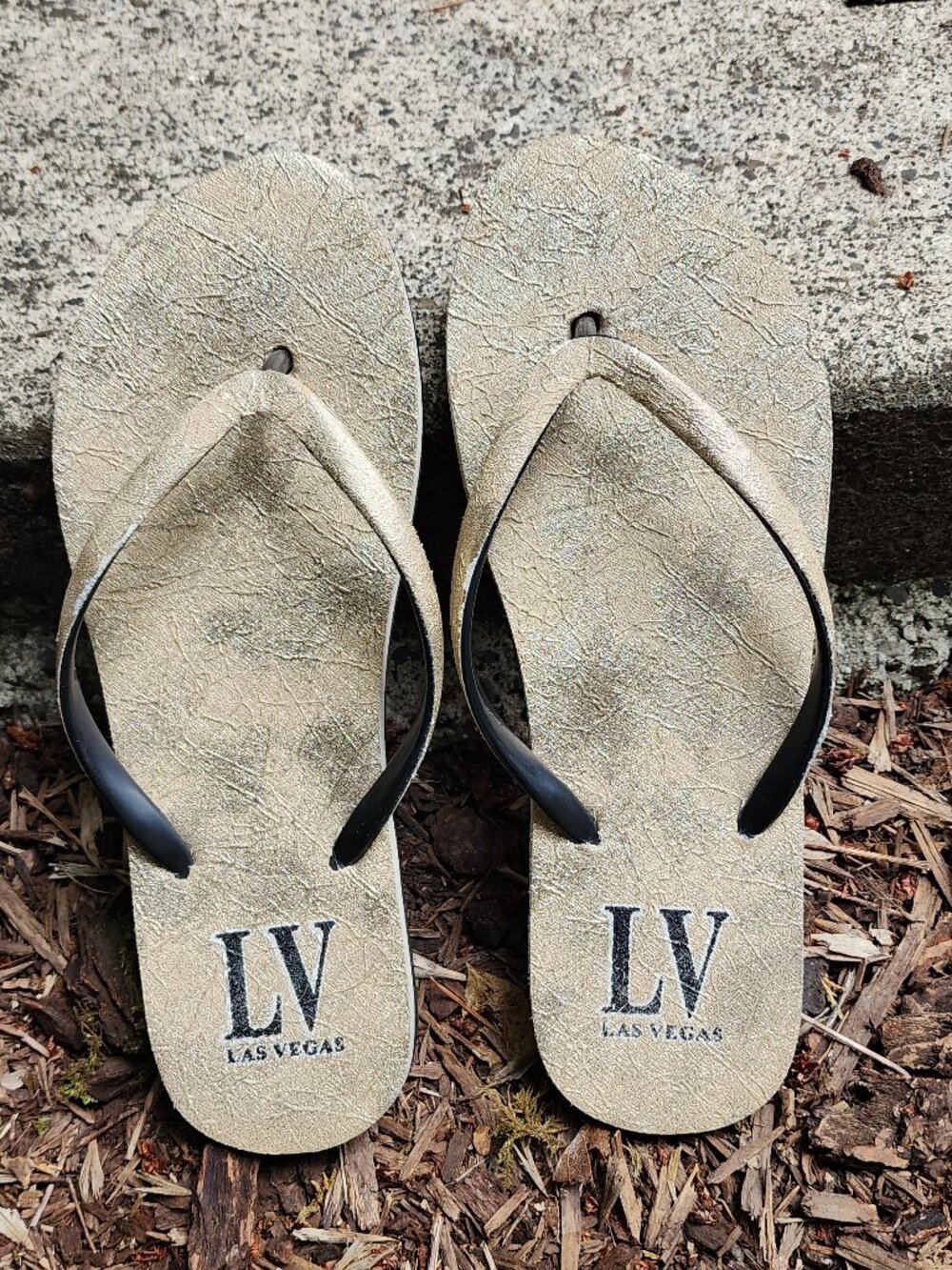 Flip Flops Women's size 8 Gold unisex textured sandals NWOT "Las Vegas"